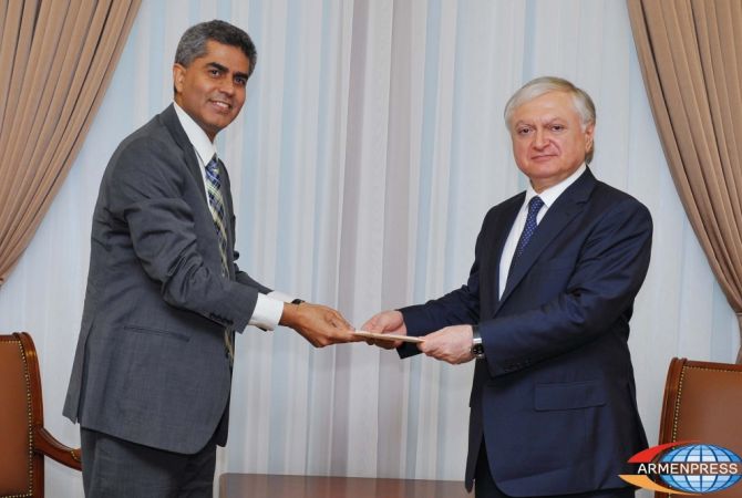 Newly appointed Ambassador of India presents copy of credentials to FM Nalbandian