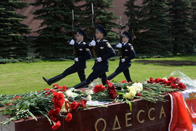  Посол Германии в России возложил венок к Могиле Неизвестного Солдата 