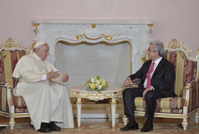 Президент Армении провел отдельную беседу с Папой Римским Франциском