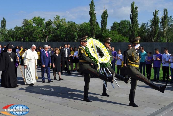 Папа Франциск посетил Мемориал жертв Геноцида армян