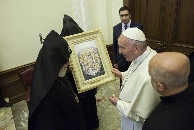 Catholicos Garegin II presents Holy Icon of Armenian Genocide Martyrs to Pope Francis
