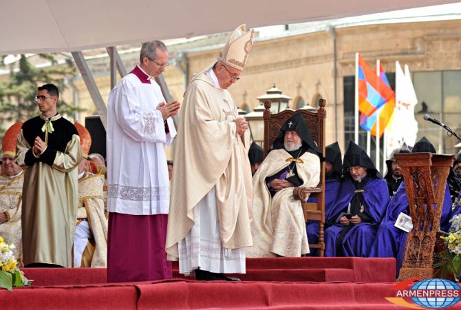 В Гюмри начинается богослужение Папы  Франциска