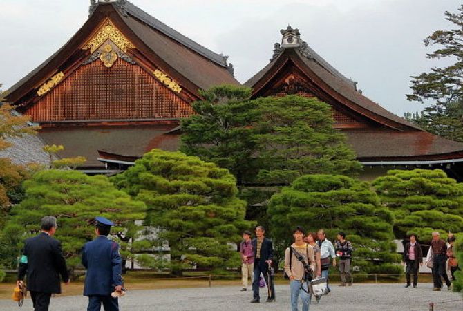 Парк Императорского дворца в Токио стал доступен для посещения без записи