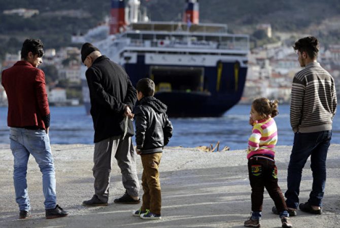 Свыше 222 тысяч мигрантов и беженцев прибыли морем в Европу с начала года