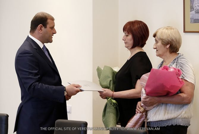  Тарон Маргарян вручил ключи от новой квартиры семье павшего военнослужащего 