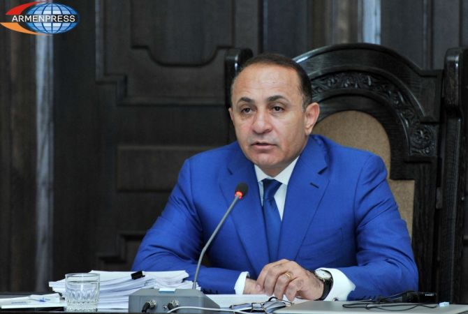 Премьер-министр Армении Овик Абрамян отказался от поста председателя совета ЕГЭУ