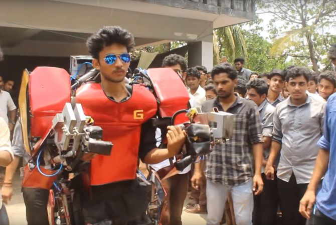 Индийский студент создал костюм Железного человека за 750 долларов