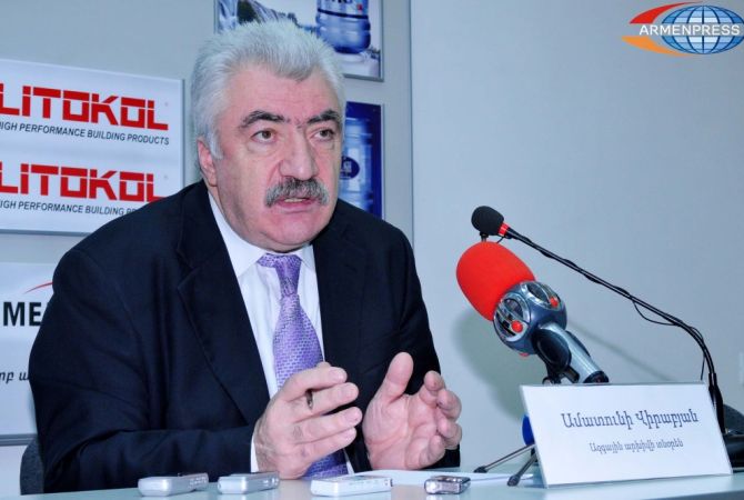 President Sargsyan congratulates Director of National Archives of Armenia Amatuni Virabyan on 
60th birthday
