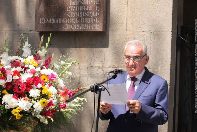 Armenian Parliament Speaker takes part in ceremony dedicated to 26th anniversary of adoption 
of Declaration of Independence