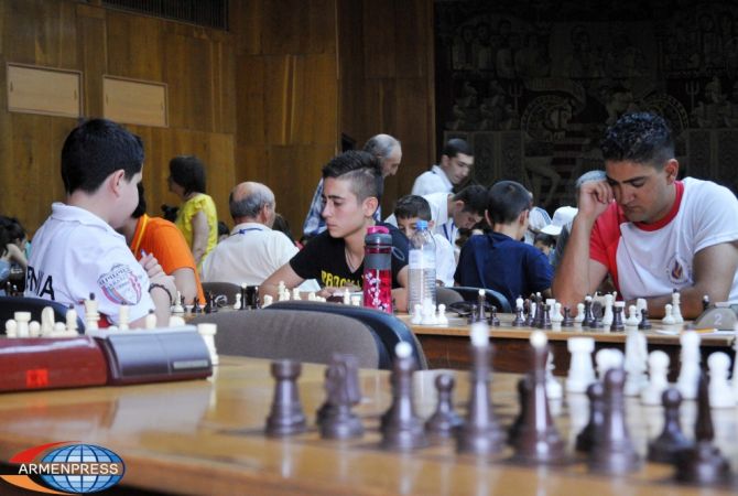 В Праге состоялись игры 5-го тура на молодежном первенстве Европы по шахматам 