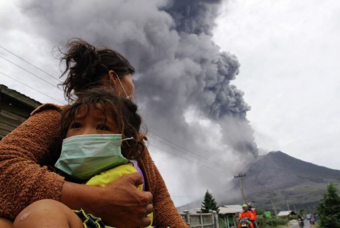 Почти 10 тыс. человек эвакуированы из-за вулкана в Индонезии