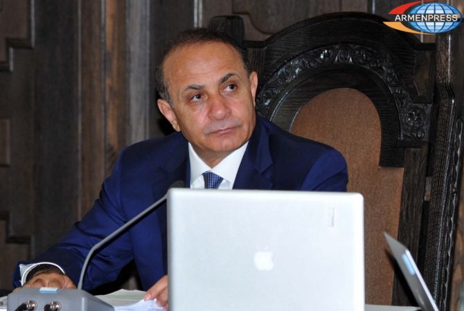 Премьер-министр Армении Овик Абрамян поручил призвать к ответственности всех 
ответственных за госзакупы лиц