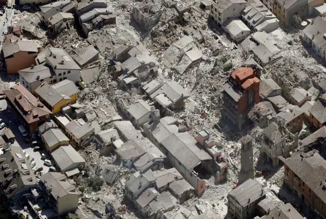 Число жертв землетрясения в Италии дошло до 250