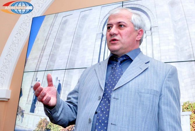 После  продолжительной  болезни скончался директор Матенадарана Грачья Тамразян
