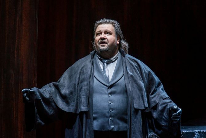Operatic tenor Johan Botha dies at 51