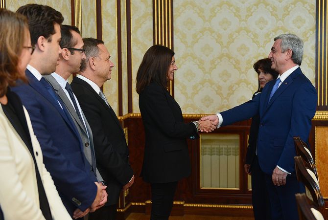 President Sargsyan receives French delegation led by Paris Mayor