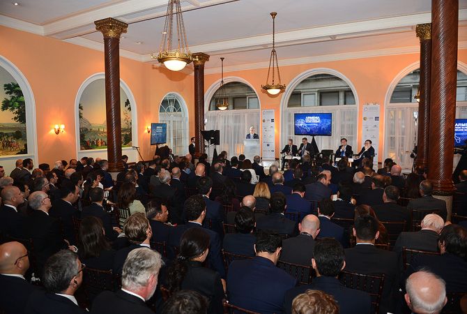 В работе нью-йоркского форума “Армения” приняли участие почти 100 международных 
инвесторов