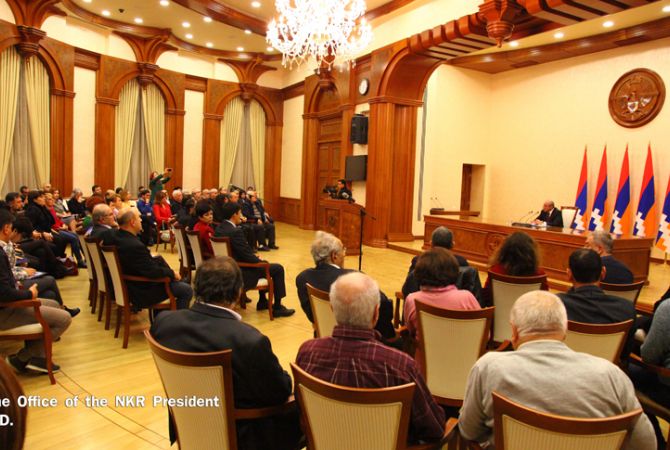 Բակո Սահակյանը հոկտեմբերի 22-ին ընդունել է Լրագրողների համահայկական 8-րդ 
համաժողովի մասնակիցներին