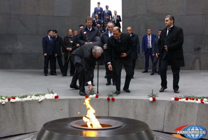 Prince and Grand Master of the Sovereign Military Hospitaller Order of Malta Fra Matthew Festing 
pays tribute to memory of Armenian genocide victims