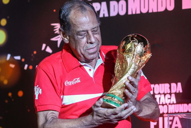 Умер легендарный футболист сборной Бразилии Карлос Альберто Торрес