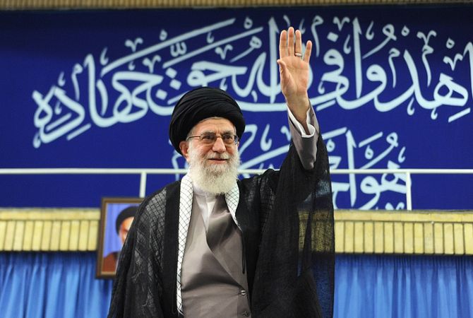  Хаменеи: сближение с США на решит проблем Ирана 