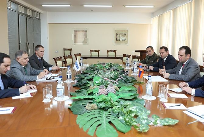  Министр обороны Армении принял руководителя ереванского офиса ОБСЕ 