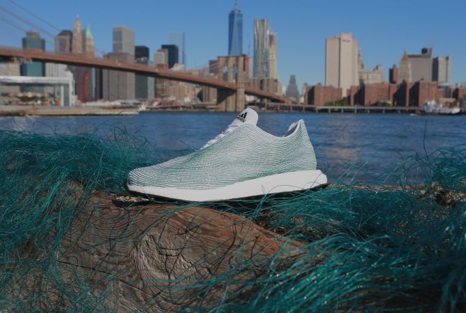  Бренд adidas запустил в продажу кроссовки из океанического мусора 