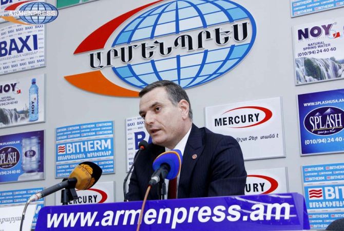 Артак Закарян не верит, что азербайджанская сторона сумеет эффективно применить 
возможную “горячую линию” между Арменией и Азербайджаном