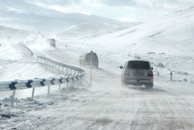  На дорогах Спитака и Апарана снегопад. КПП Ларс закрыт для  всех видов  транспорта 