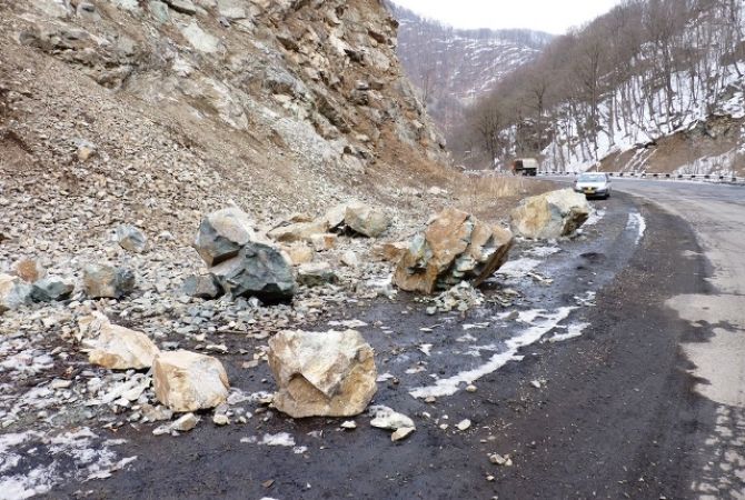  Дорога Горис-Капан очищена от обломков камней 