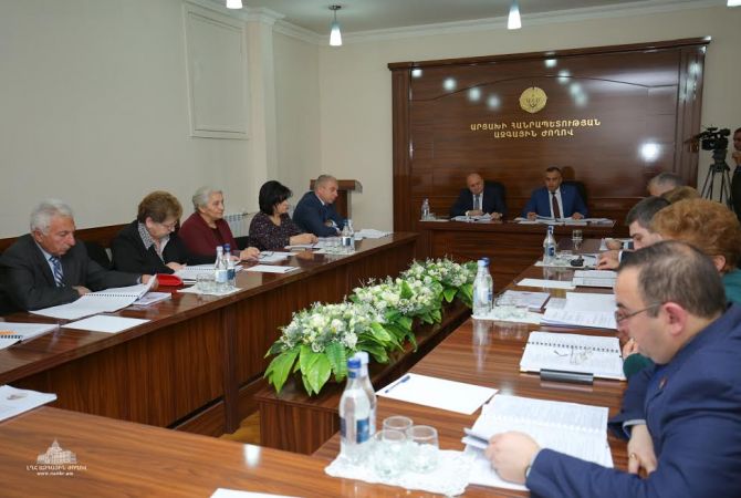 В постоянных комиссиях парламента НКР продолжаются обсуждения государственного 
бюджета на 2017 год