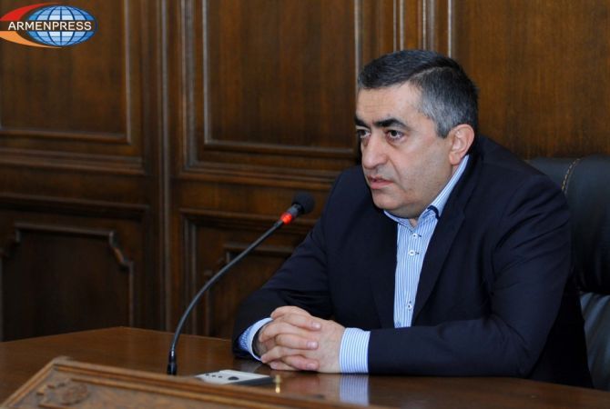 حزب الطاشناك بأرمينيا يعتزم خوض الانتخابات البرلمانية المقبلة بأرمينيا دون تشكيل ائتلاف مع قوى 
أخرى