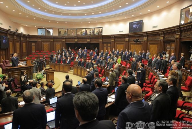 Депутаты почтили минутой молчания память жертв разрушительного Спитакского 
землетрясения