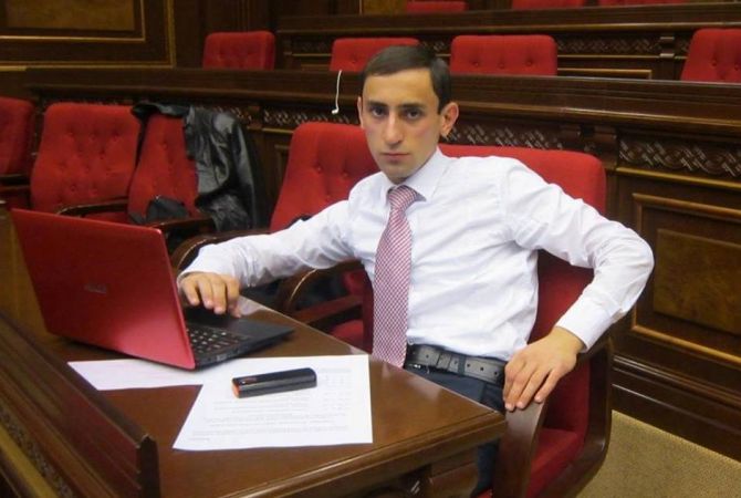 Журналист Ваге Макарян заявляет, что его ударил депутат Рубик Акопян