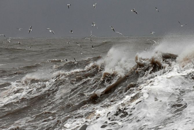 Шторм на побережье Грузии достигает 5 баллов 