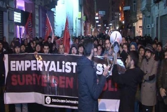  В Стамбуле турки провели акцию протеста напротив консульства РФ 
