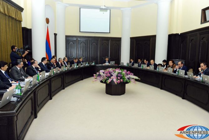  Премьер-министр Армении  Карен Карапетян предлагает пересмотреть состав Совета по 
борьбе с коррупцией 