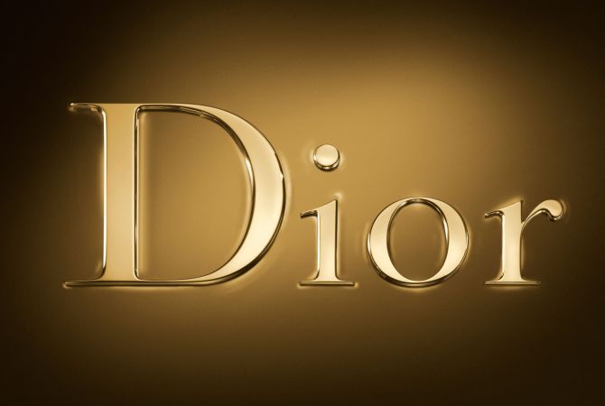  Dior представил очередной ролик, посвященный ювелирной коллекции Rose des vents  