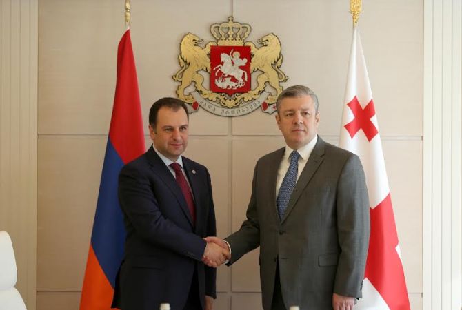  Министр обороны Армении встретился с премьер-министром Грузии 