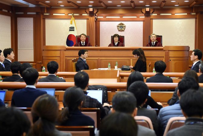  Конституционный суд Южной Кореи провел первые слушания по делу об импичменте 
президента 