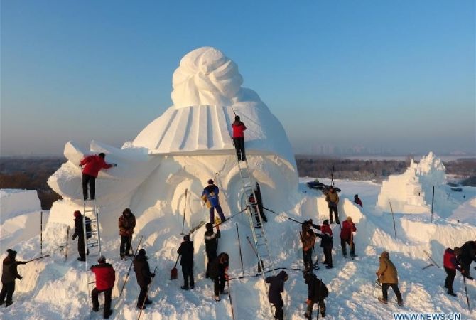  В Китае построили 34-метрового снеговика 