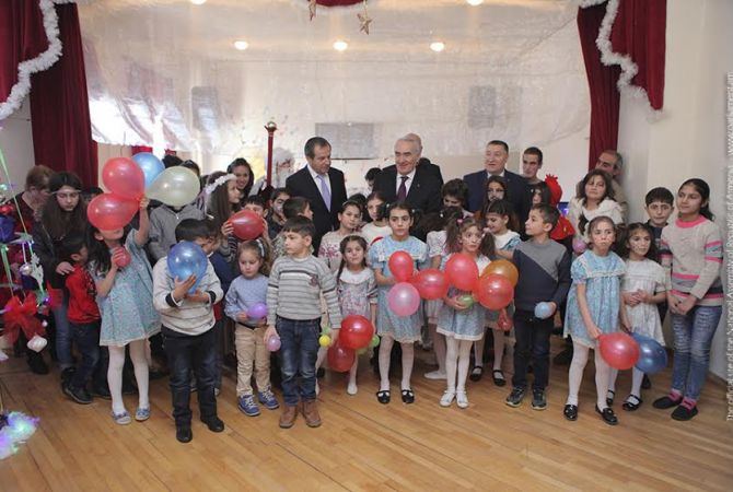  Спикер Национального Собрания Армении посетил детский приют города Гавара 