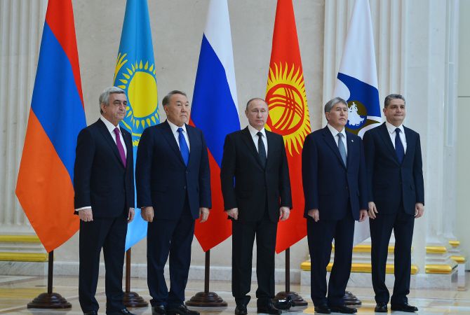  Президент Армении Серж Саргсян принимает участие в заседании Высшего евразийского 
экономического совета

 
