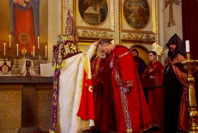  В тбилисской первопрестольной церкви Св. Геворга впервые за 20 лет совершен обряд 
рукоположения 