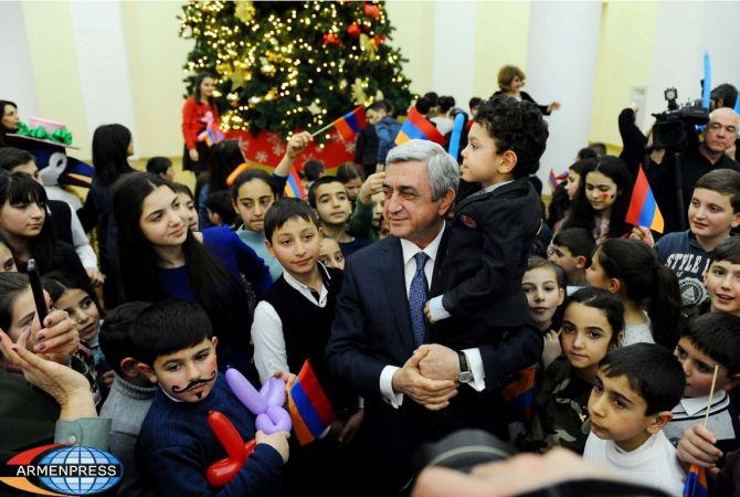 President urges kids to study well at Presidential holiday reception 
