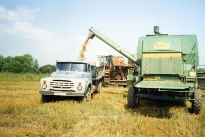  Ликвидацию колхозов в Белоруссии отложили на полгода 