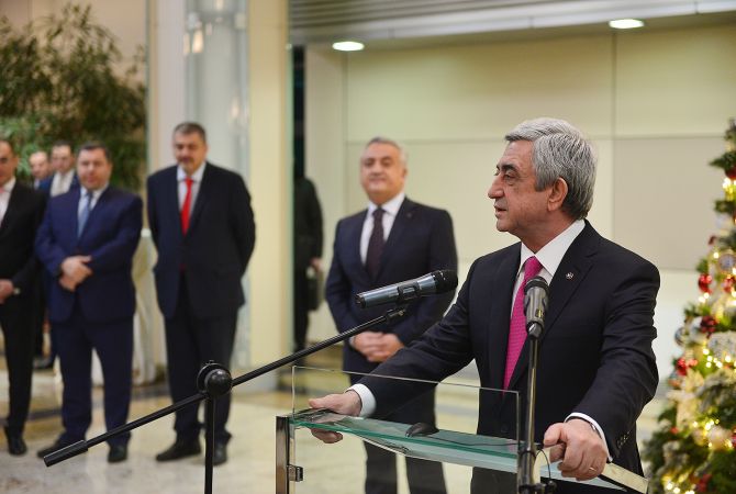  Президент Армении в Центральном банке принял участие в приеме, организованном по 
случаю Нового года и Рождества 