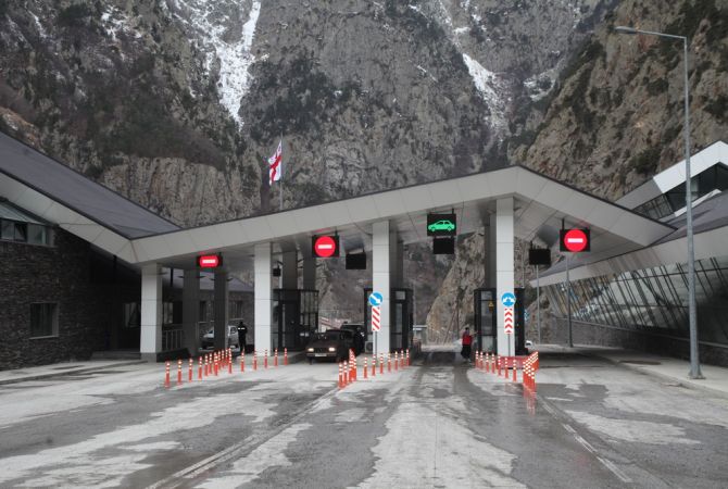 Дорога  Степанцминда-Ларс открыта  для  всех типов  транспорта 