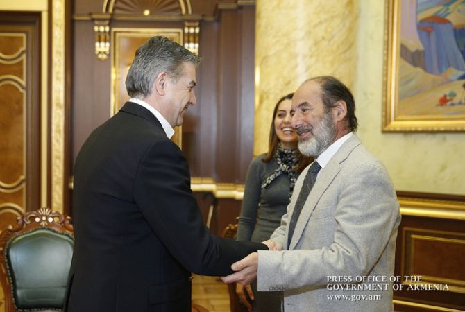 رئيس الوزراء كارن كارابيتيان وقنصل إيطاليا في مدينة كيومري يناقشان مشاريع التنمية في المدينة الثانية 
بأرمينيا