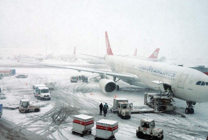  В Стамбуле отменили более 800 авиарейсов 